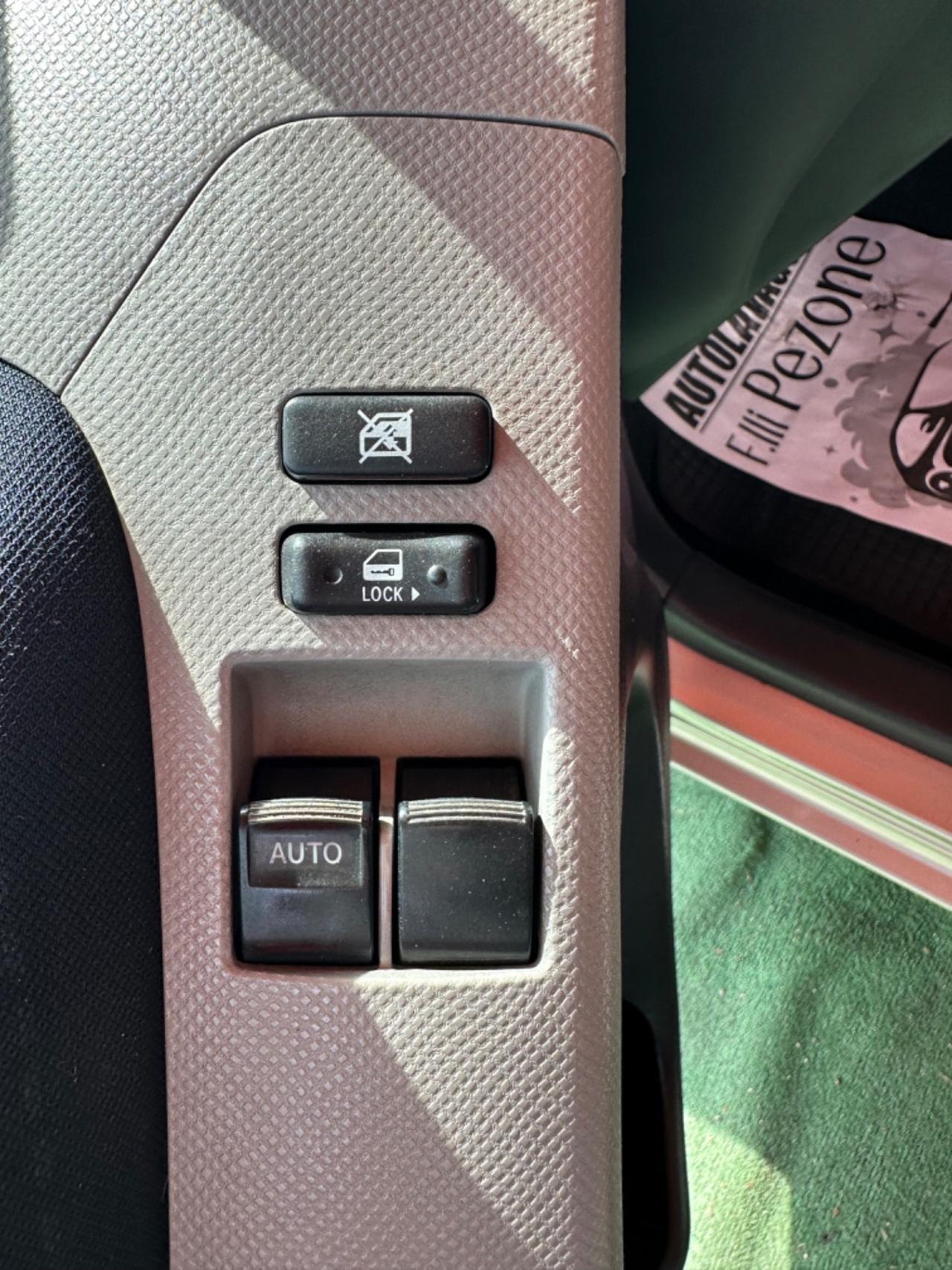 Toyota Yaris 1.0 5 porte Sol