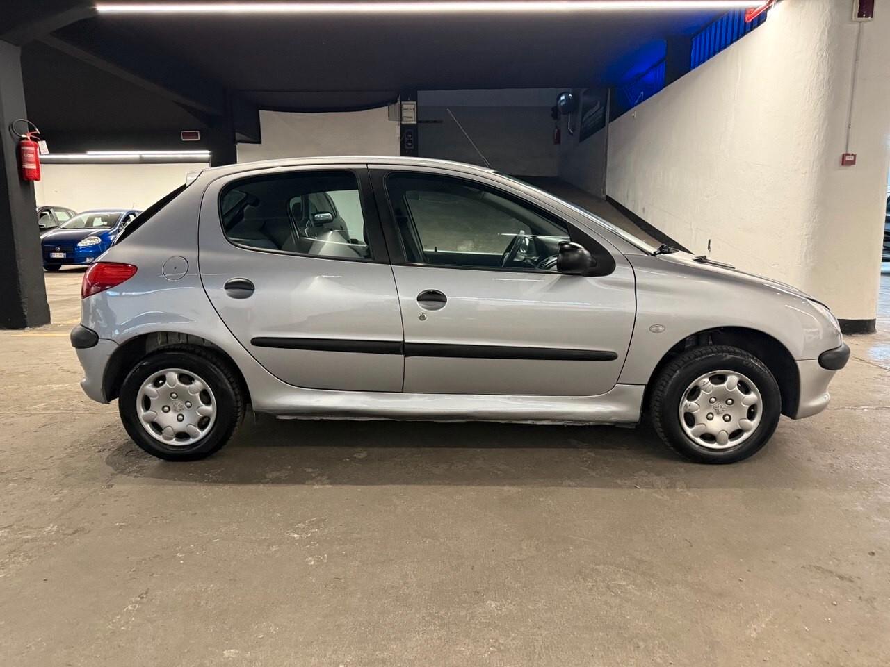 Peugeot 206 1.1 3p. XT