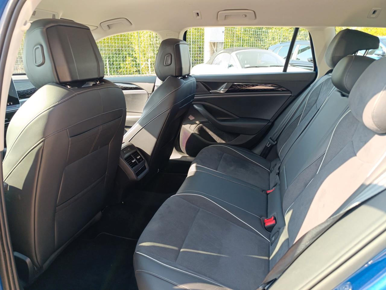 Volkswagen Passat 2.0 tdi scr R-Line 150cv dsg