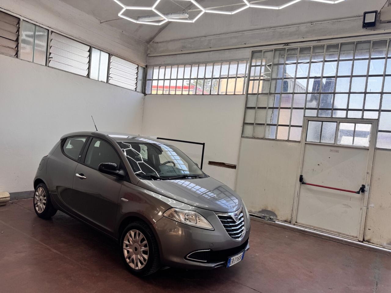 Lancia Ypsilon 1.2 69 CV 5 porte Platinum