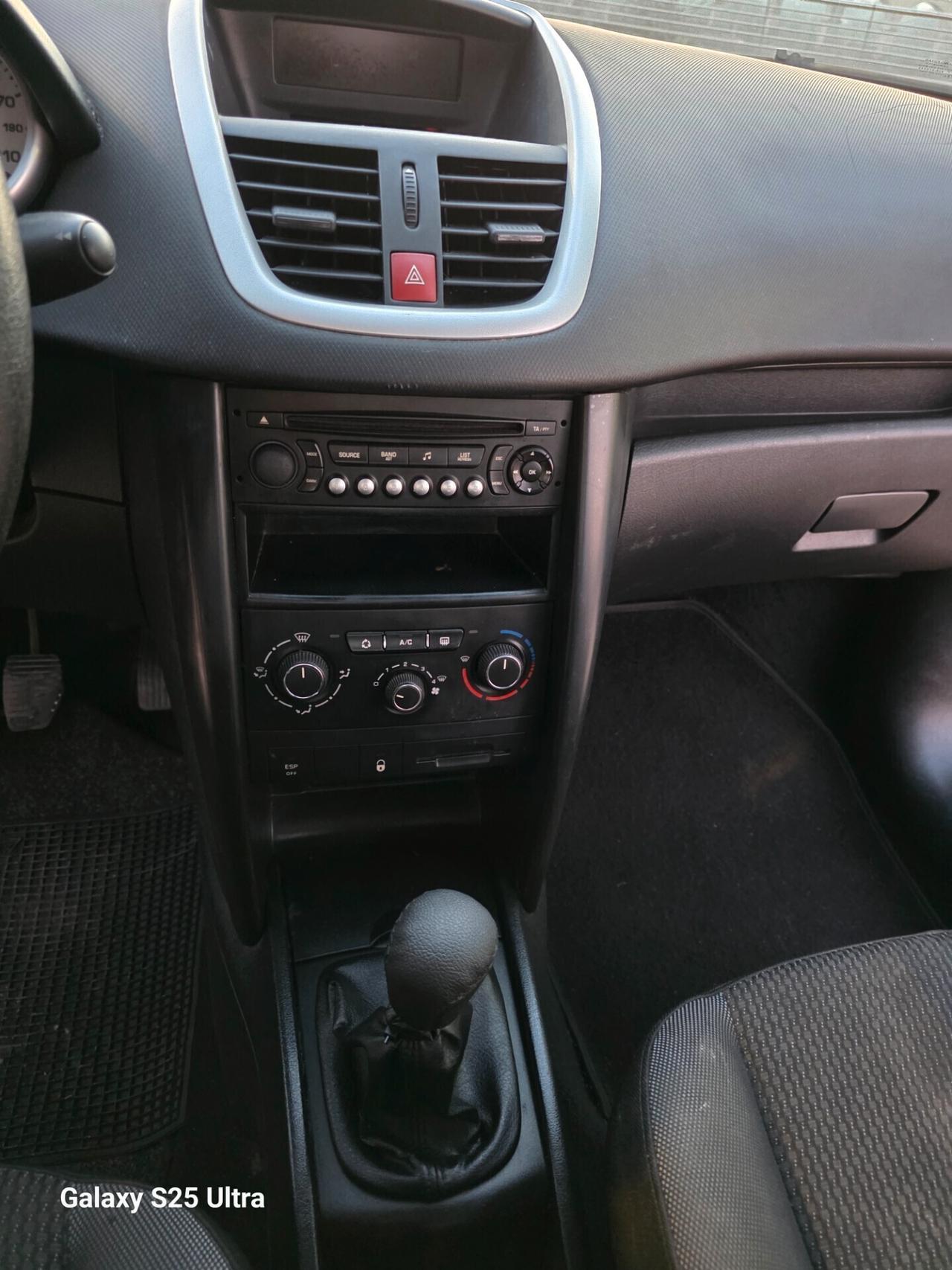 Peugeot 207 1.4 8V 75CV 3p. ONE Line