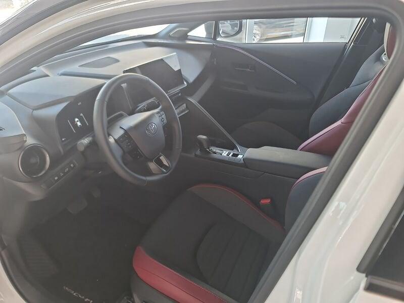 Toyota C-HR Plug-in Hybrid 220 Lounge Hero