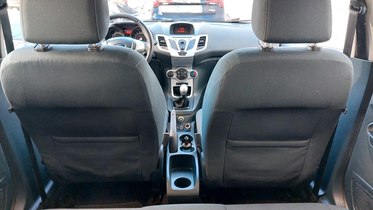 Ford Fiesta 1.4 16V 5p. Bz.- GPL Titanium Bs.