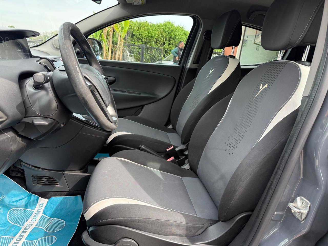 Lancia Ypsilon 1.2 69 CV 5 porte Elefantino