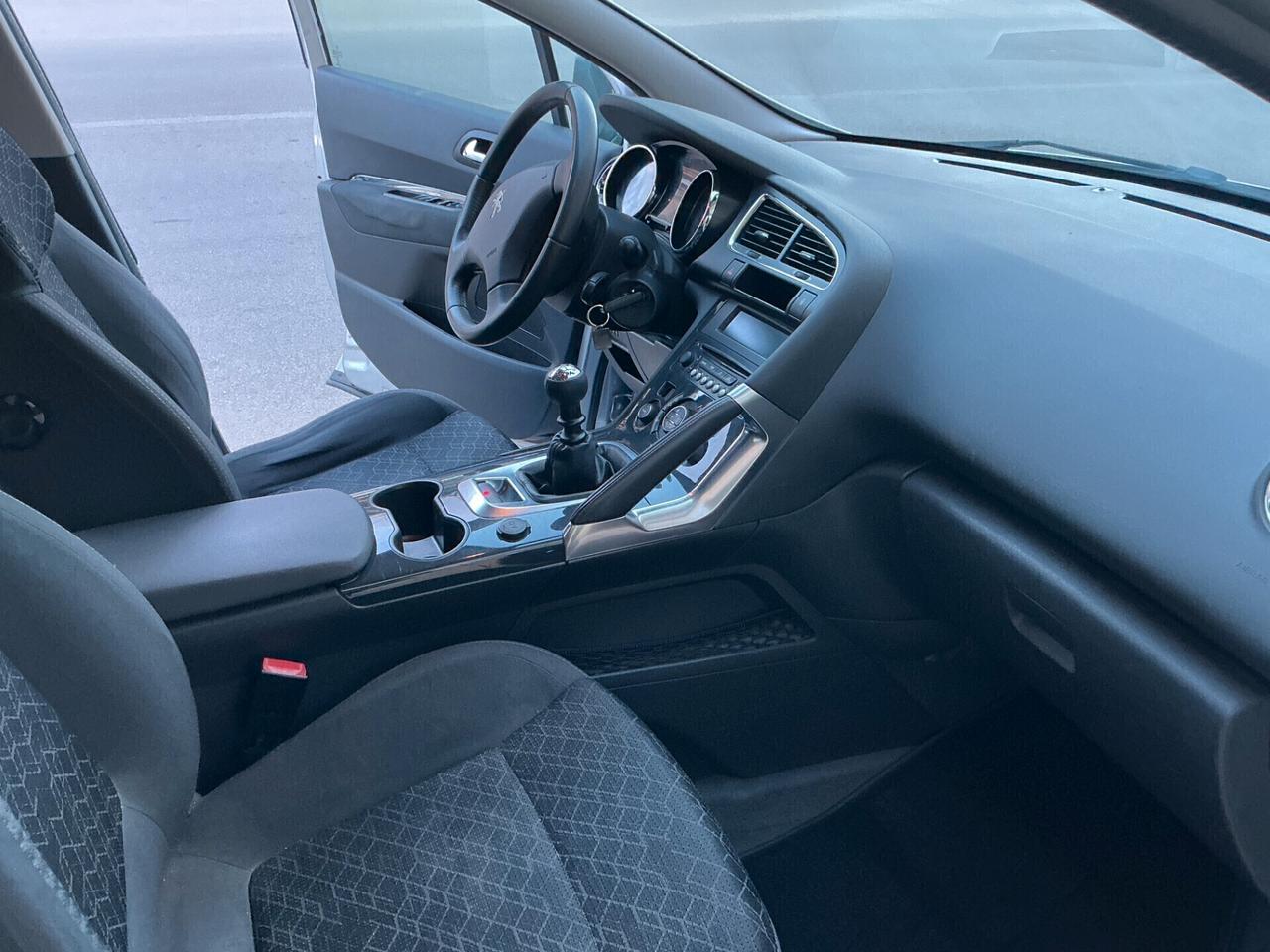 Peugeot 3008 1.6 HDi 115CV Allure