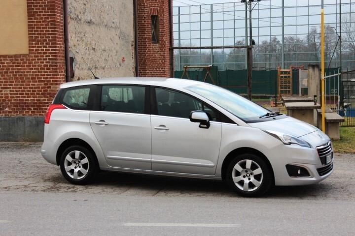 Peugeot 5008 1.6 HDi 115CV Allure 7POSTI CLIMA AUTOMATICO SENSORI PARK RADIO CD NAVIGATORE