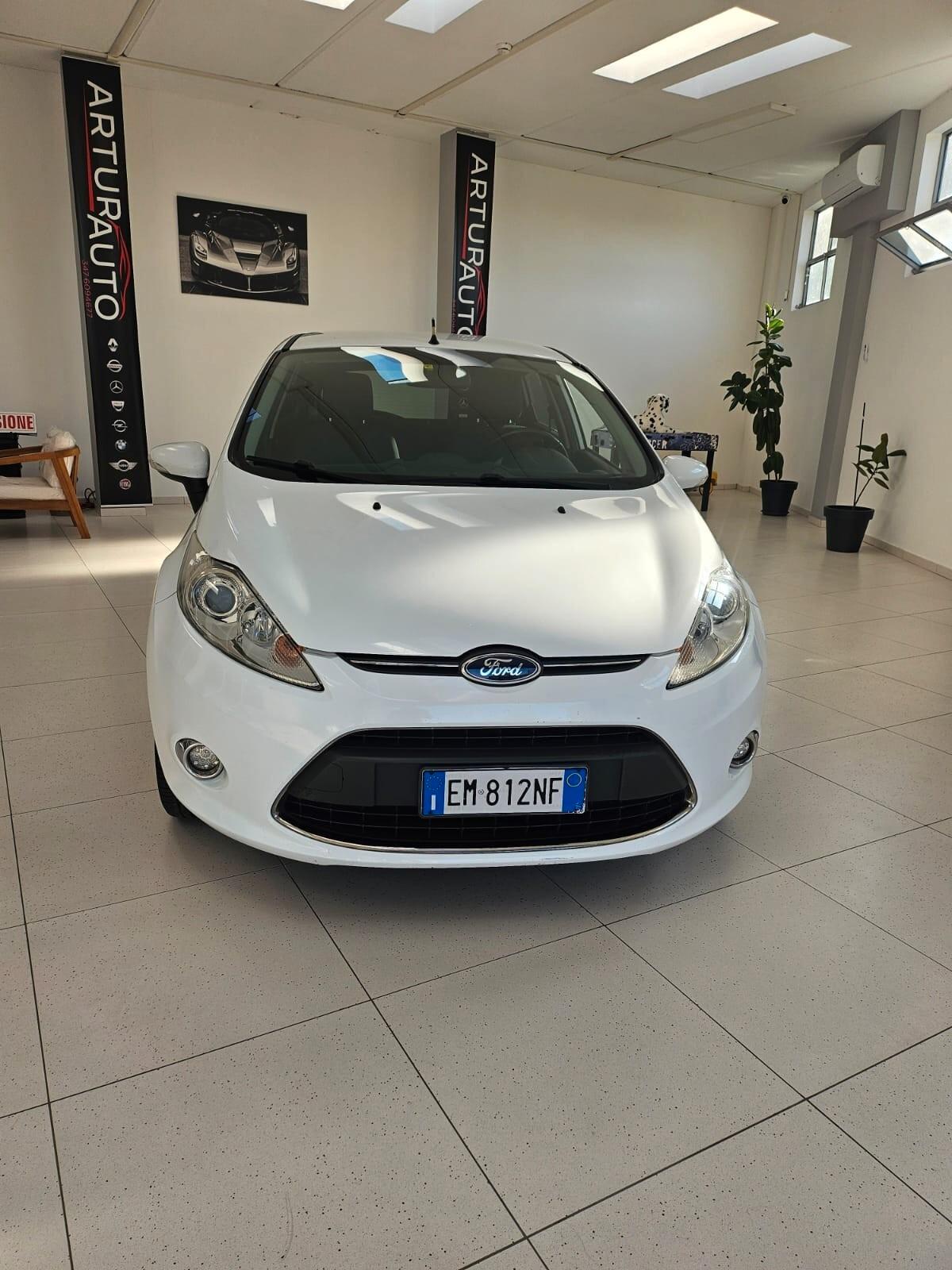 Ford Fiesta 1.4 16V 5p. Bz.- GPL Titanium Bs.