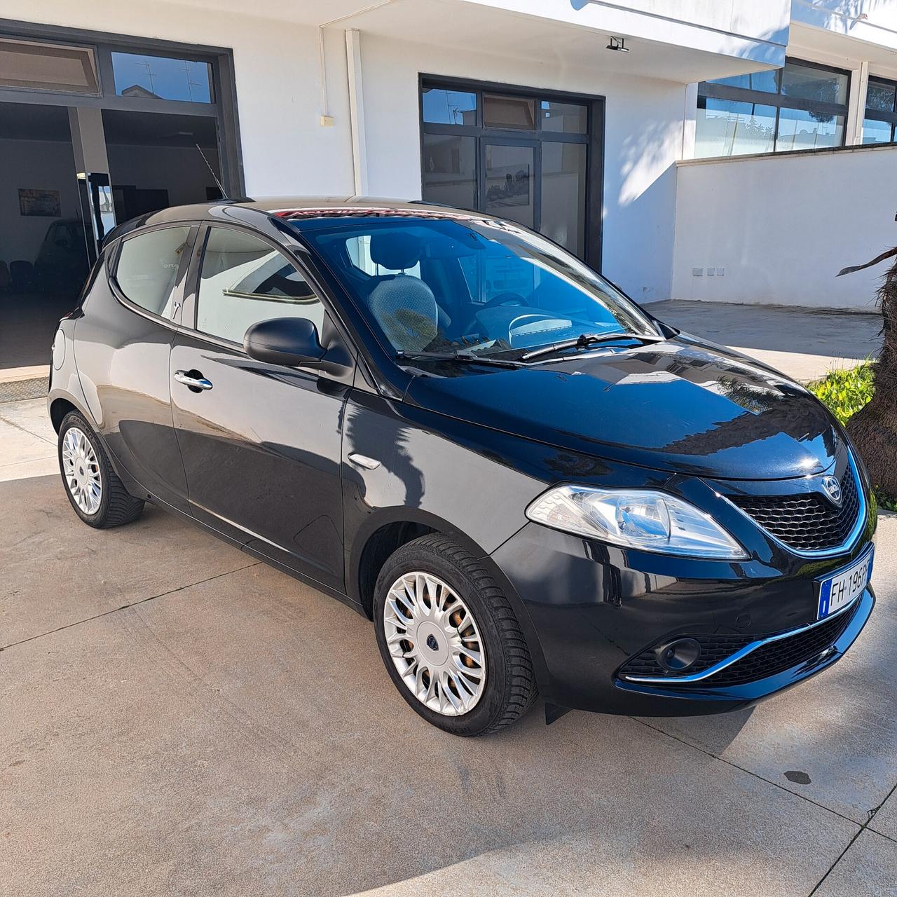 Lancia Ypsilon 1.2 69 CV 5 porte Platinum
