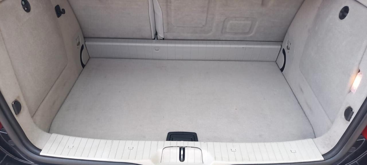 Mercedes-Benz Classe A 150 All. Elegance Benzina cc. 1.5 CV. 95 Cambio Automatico 5 Porte 5 Posti Utilizzabile anche per i Neopatentati.