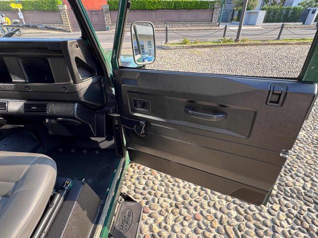 LAND ROVER Defender 90 2.5 Td5 Station Wagon E