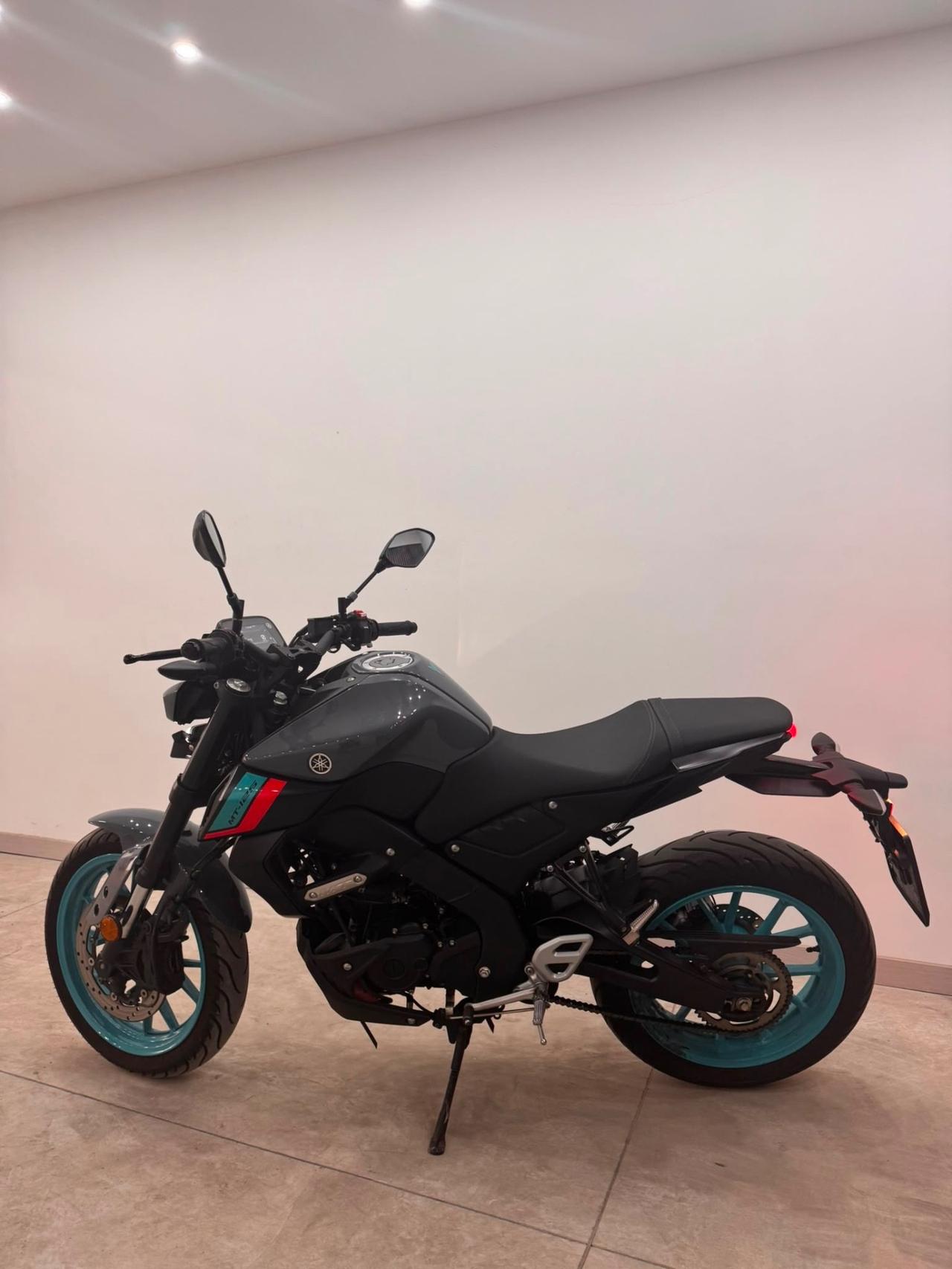 Yamaha MT-125 Cyan storm