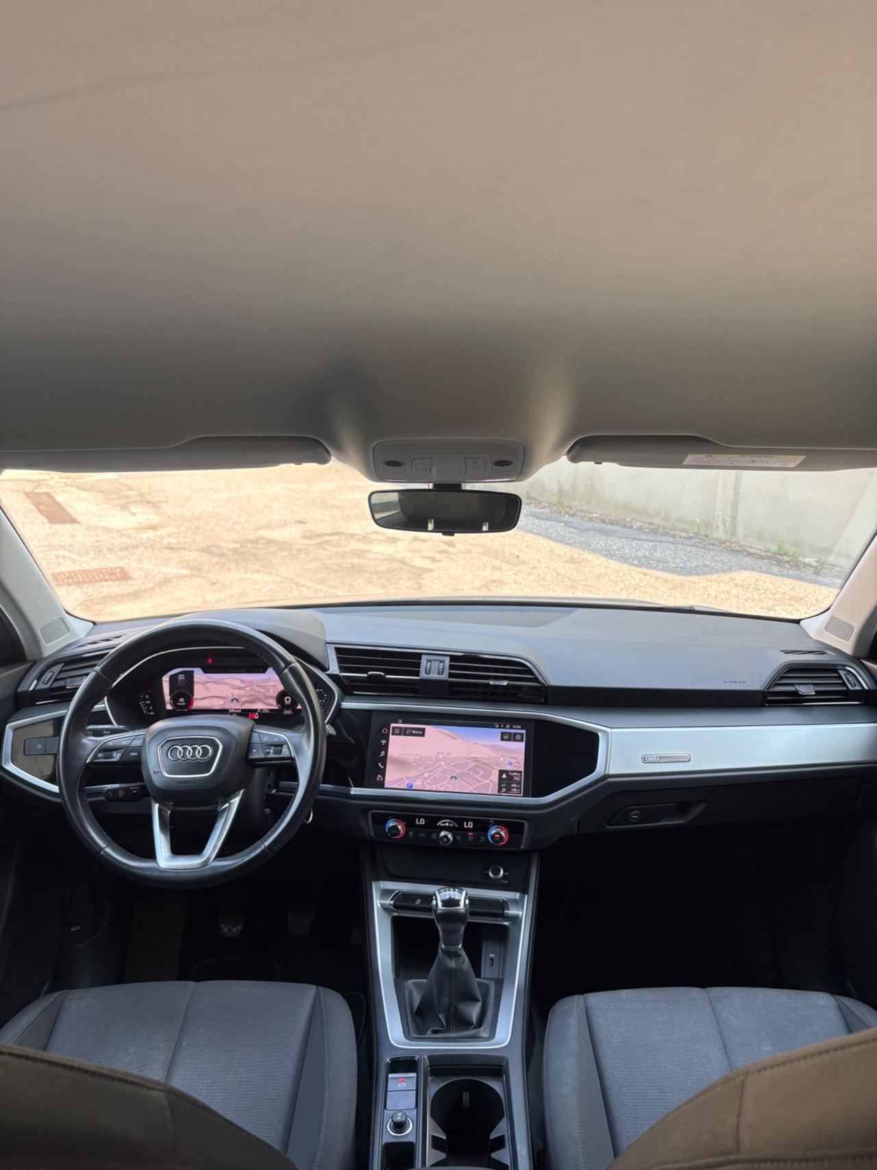 Audi Q3 35 TFSI Business Advanced