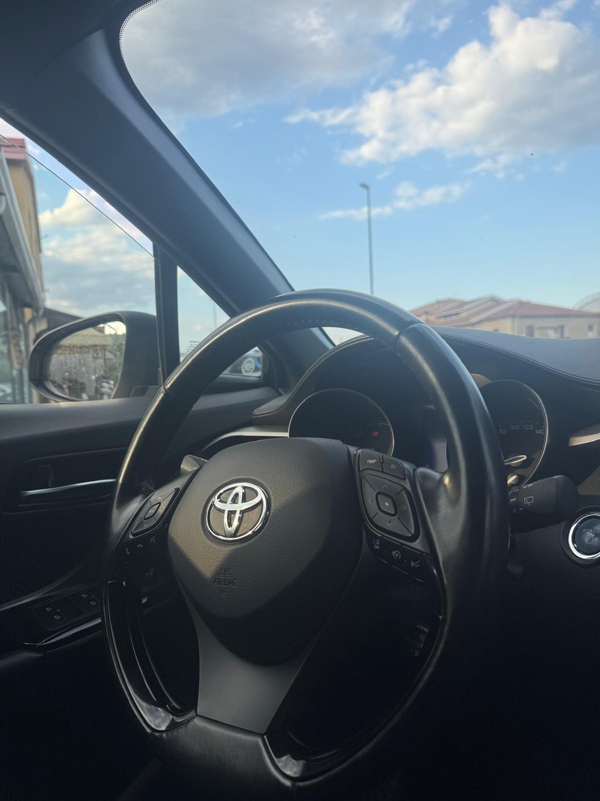 Toyota C-HR 1.8 Hybrid E-CVT Lounge