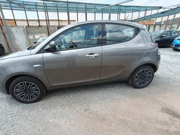 Lancia Ypsilon 1.0 ibrid