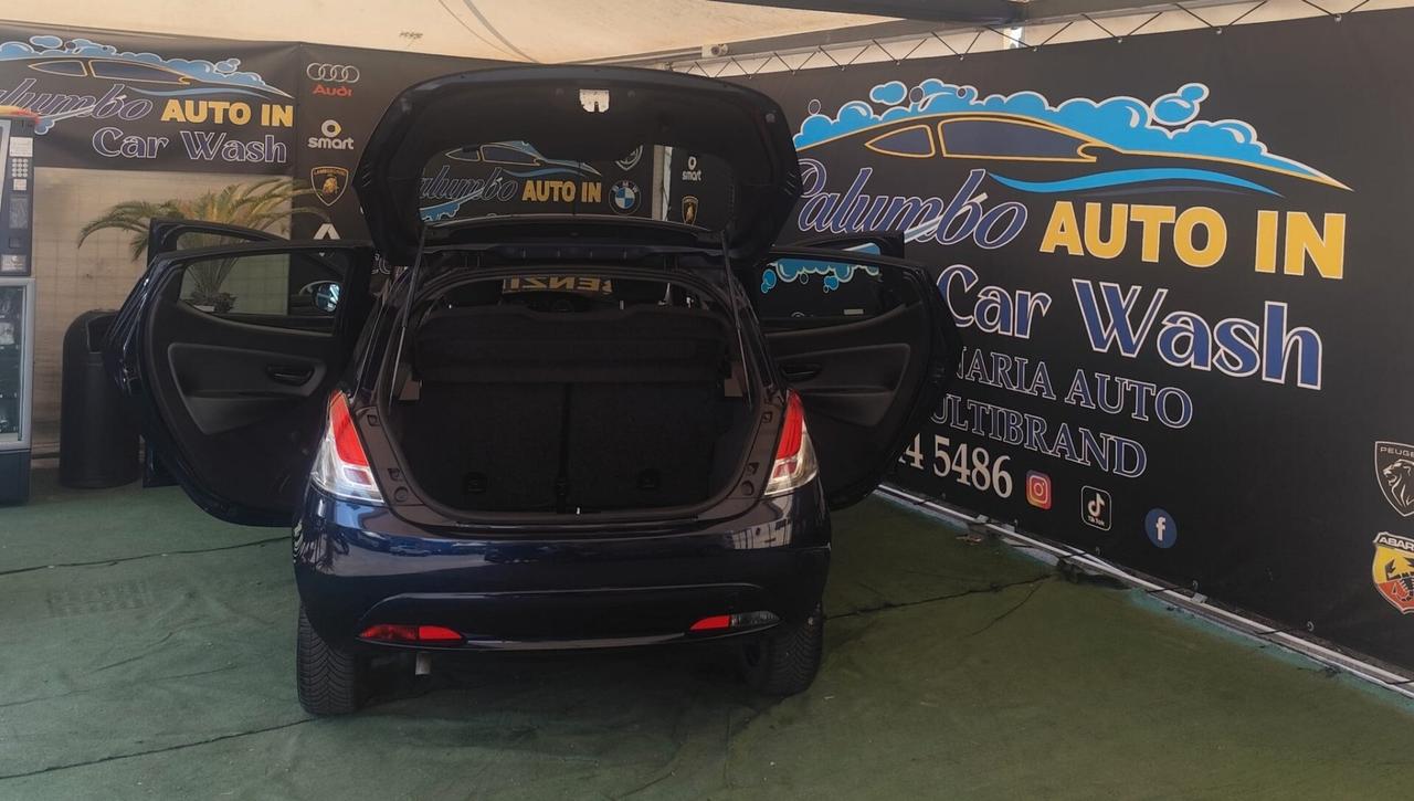 Lancia Ypsilon 1.2 69 CV 5 porte Platinum