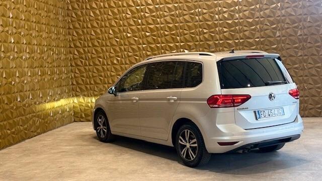 Volkswagen Touran 2.0 TDI 150 CV SCR DSG Executive BlueMotion Tech. 7 POSTI