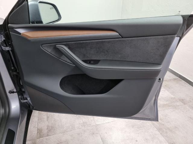 TESLA Model Y AWD Performance