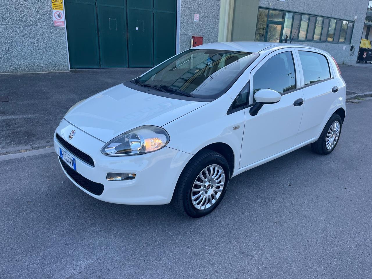 Fiat Punto 2017 1.4 8V 5 porte Natural Power Street