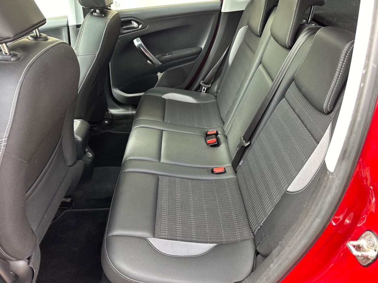 Peugeot 2008 BlueHDi 120 S&S Allure