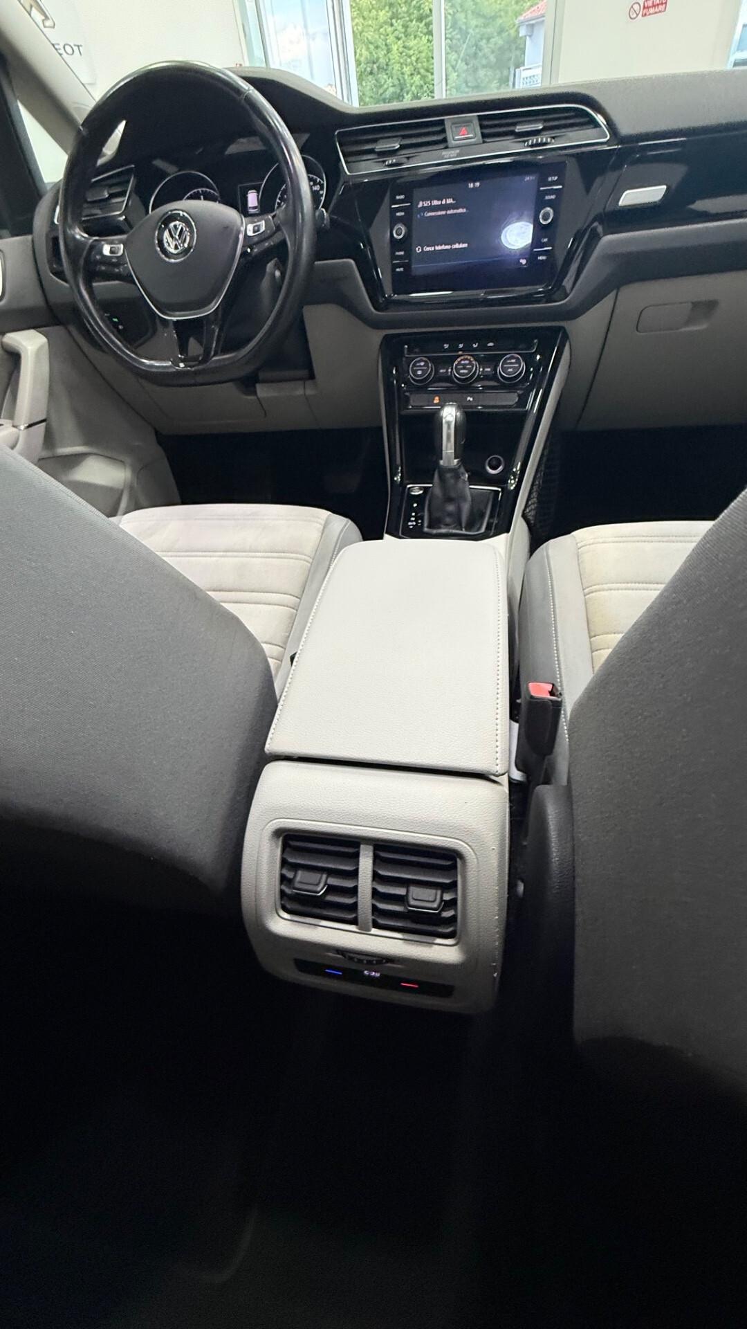 Volkswagen Touran 2.0 TDI 150 CV SCR DSG Executive BlueMotion Tech.
