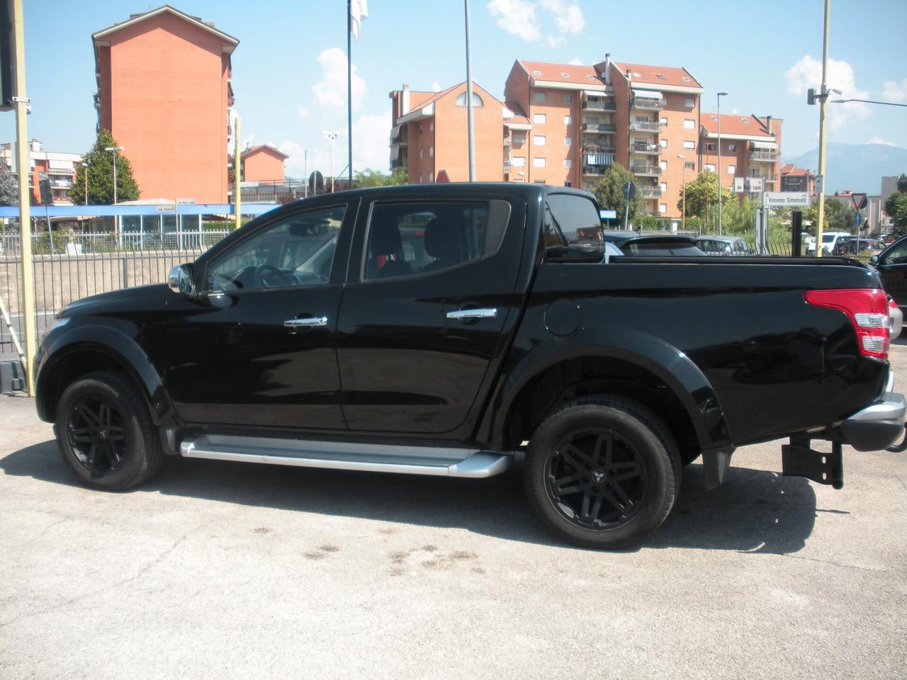 Mitsubishi L200 2.4 DI-D/181CV Double Cab Intense PACK-BLACK