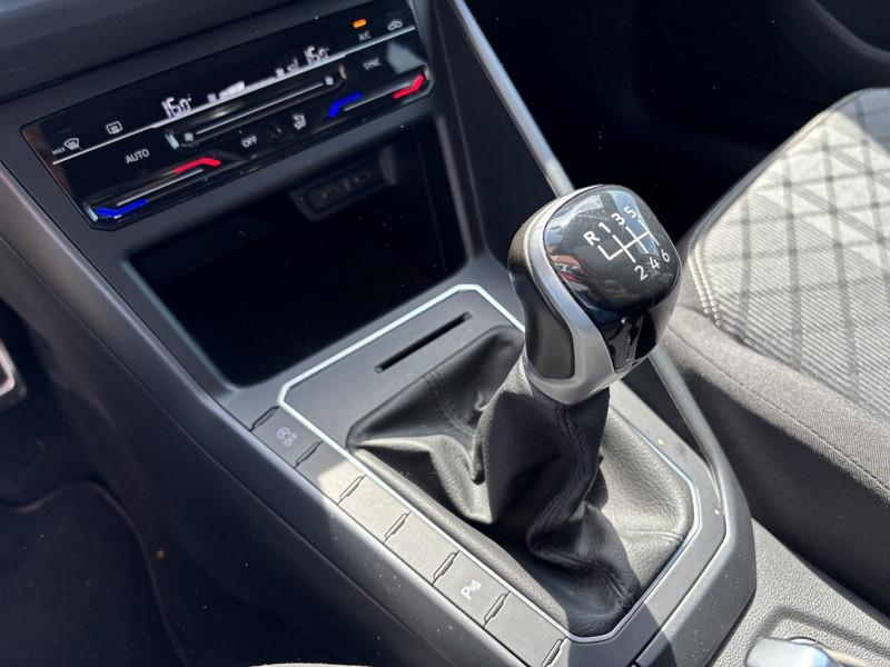 Volkswagen Taigo 1.0 tsi R-Line 110cv MATRIX-APP CONNECT-17"