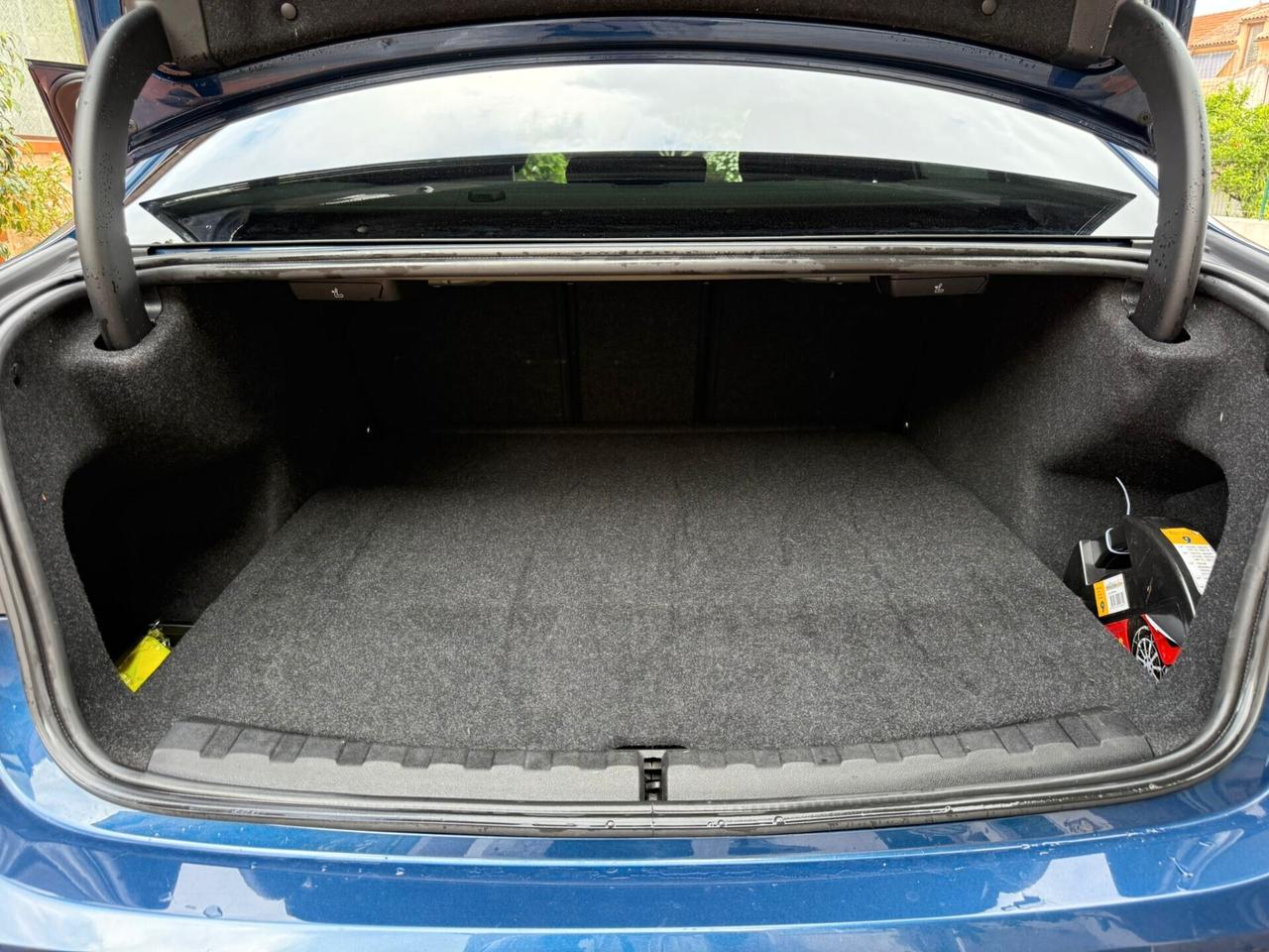 Bmw 318d 4p. mhev 48V Business Advantage