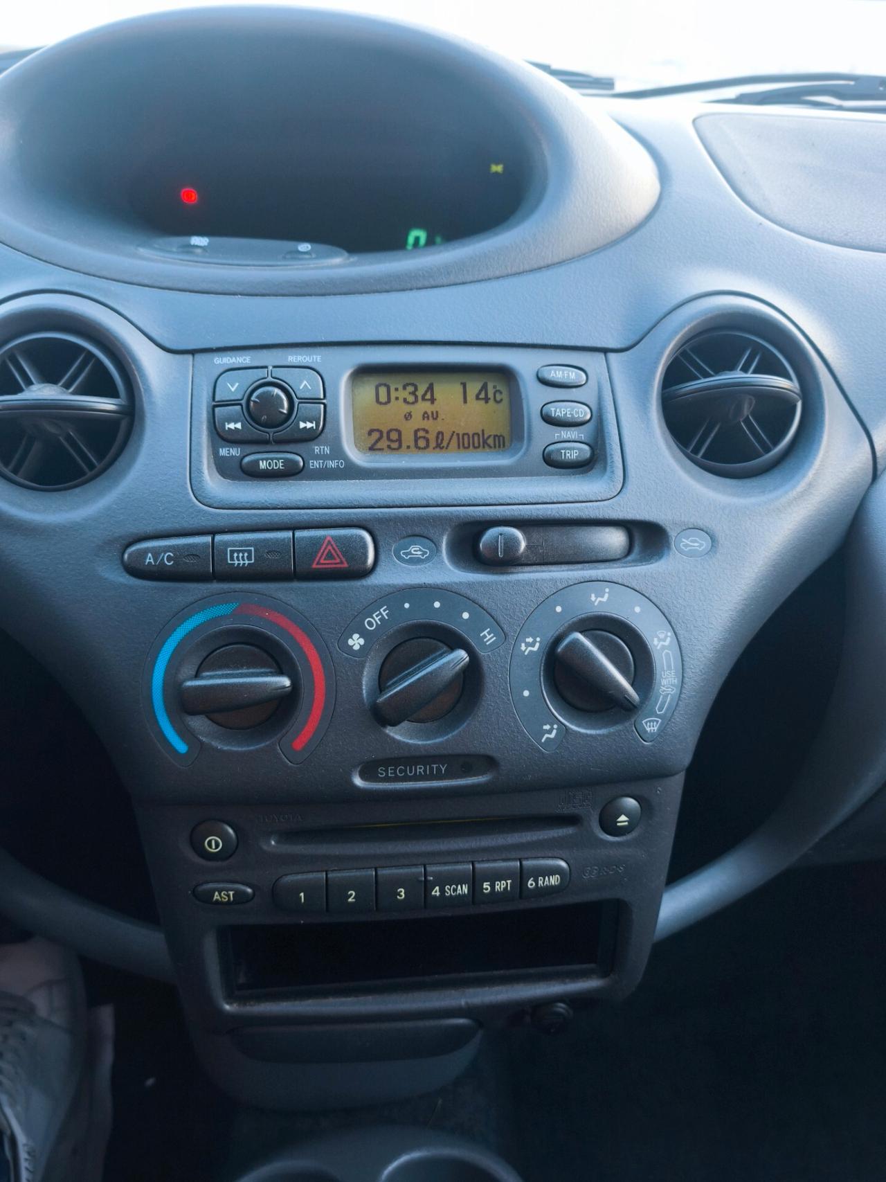 Toyota Yaris 1.0i 16V cat 5 porte