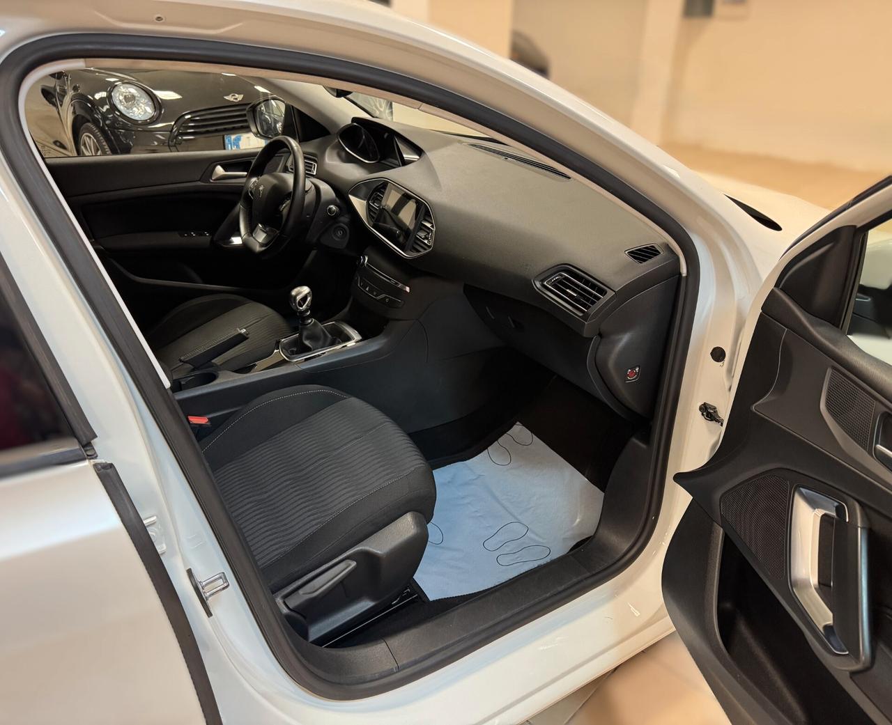 Peugeot 308 BlueHDi 120 S&S SW Allure