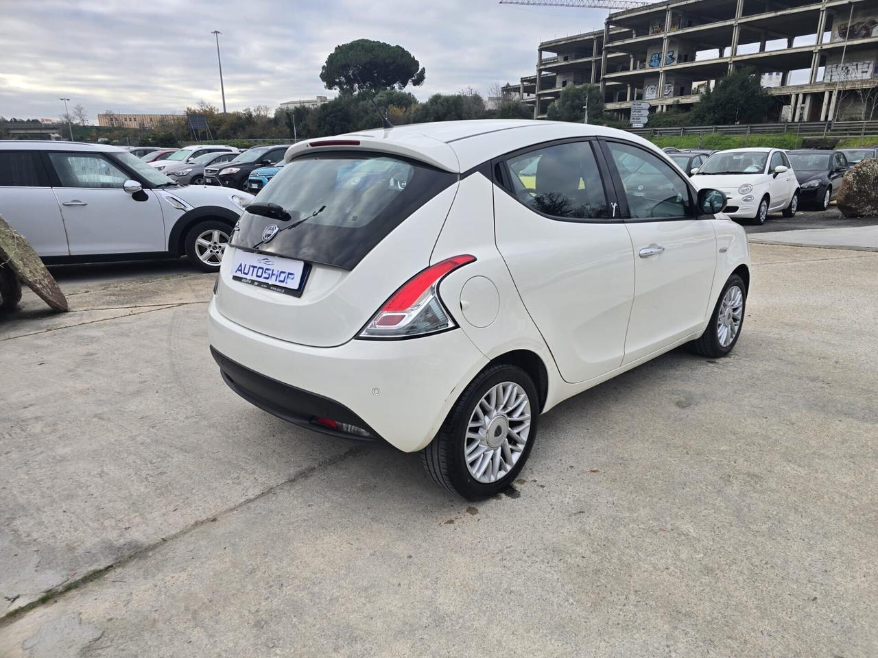 Lancia Ypsilon 1.2 69 CV 5 porte Platinum