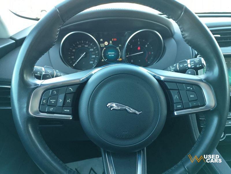 Jaguar F-Pace F-Pace 2.0 D 180 CV AWD aut. Chequered Flag