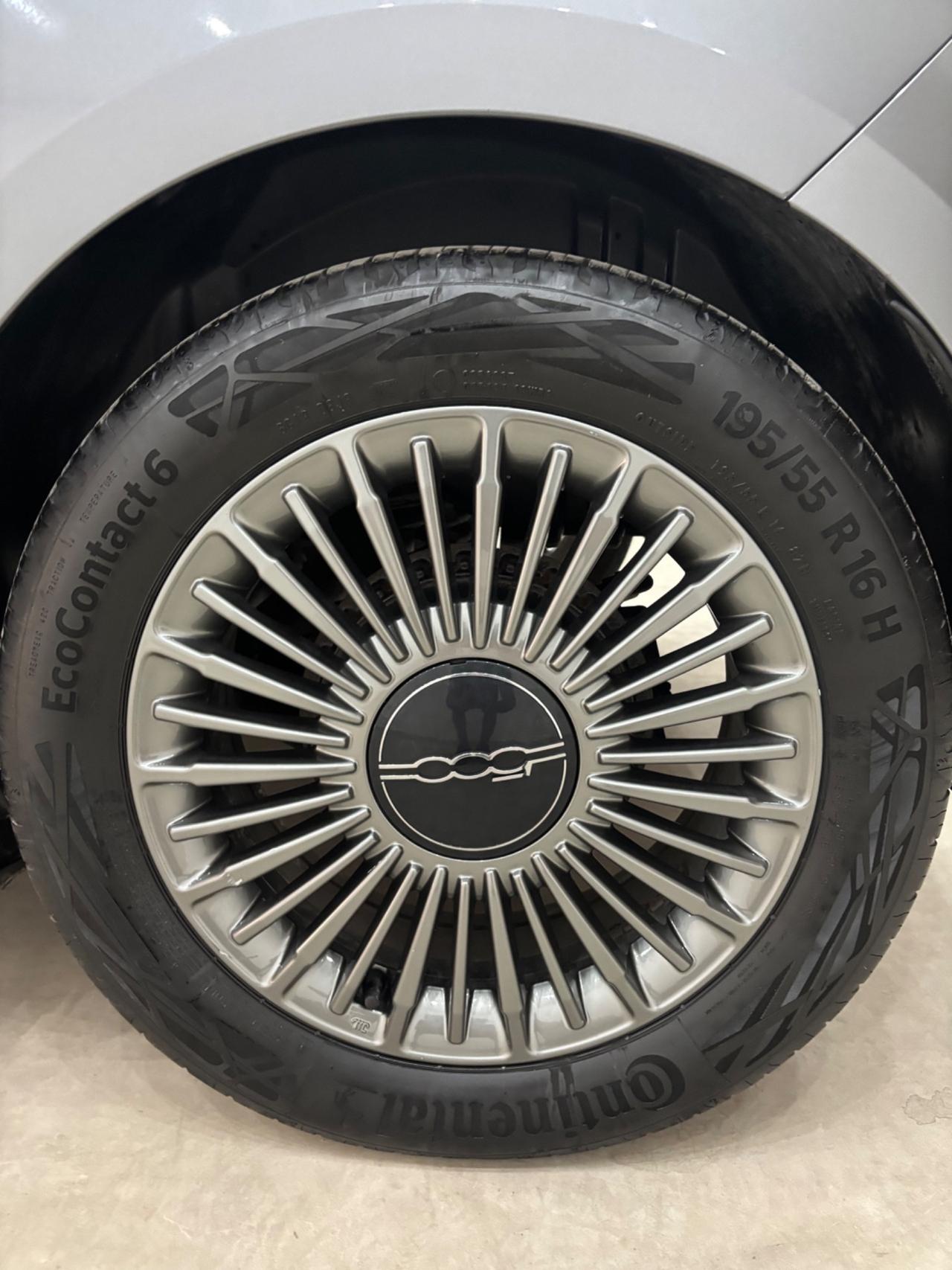 Fiat 500 500e Berlina 42 kWh La Prima
