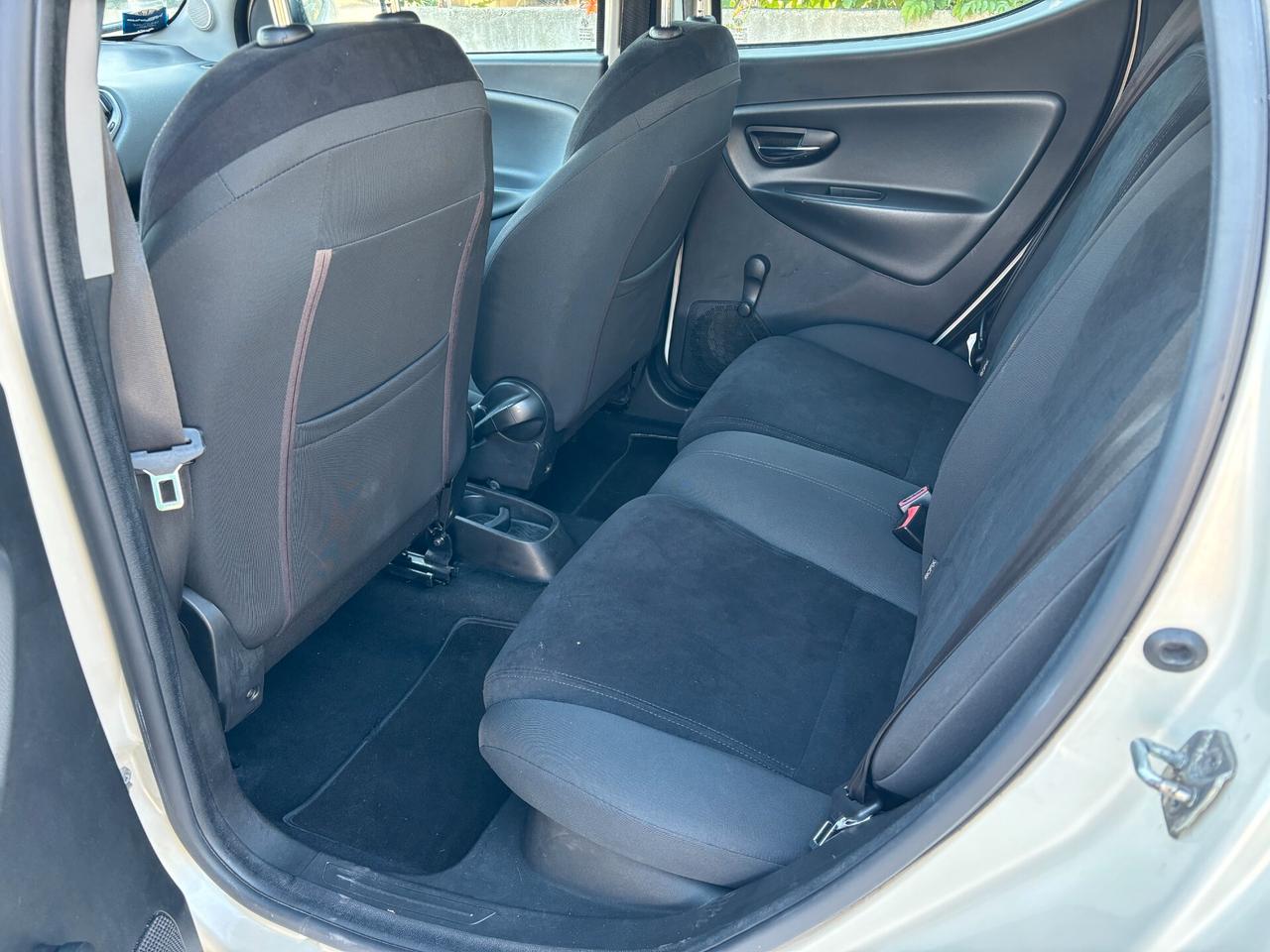 Lancia Ypsilon 1.2 69 CV 5 porte S&S Silver - 2011