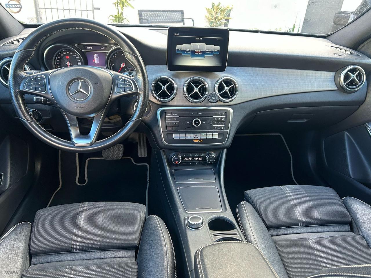 MERCEDES-BENZ GLA 200 d Automatic Premium