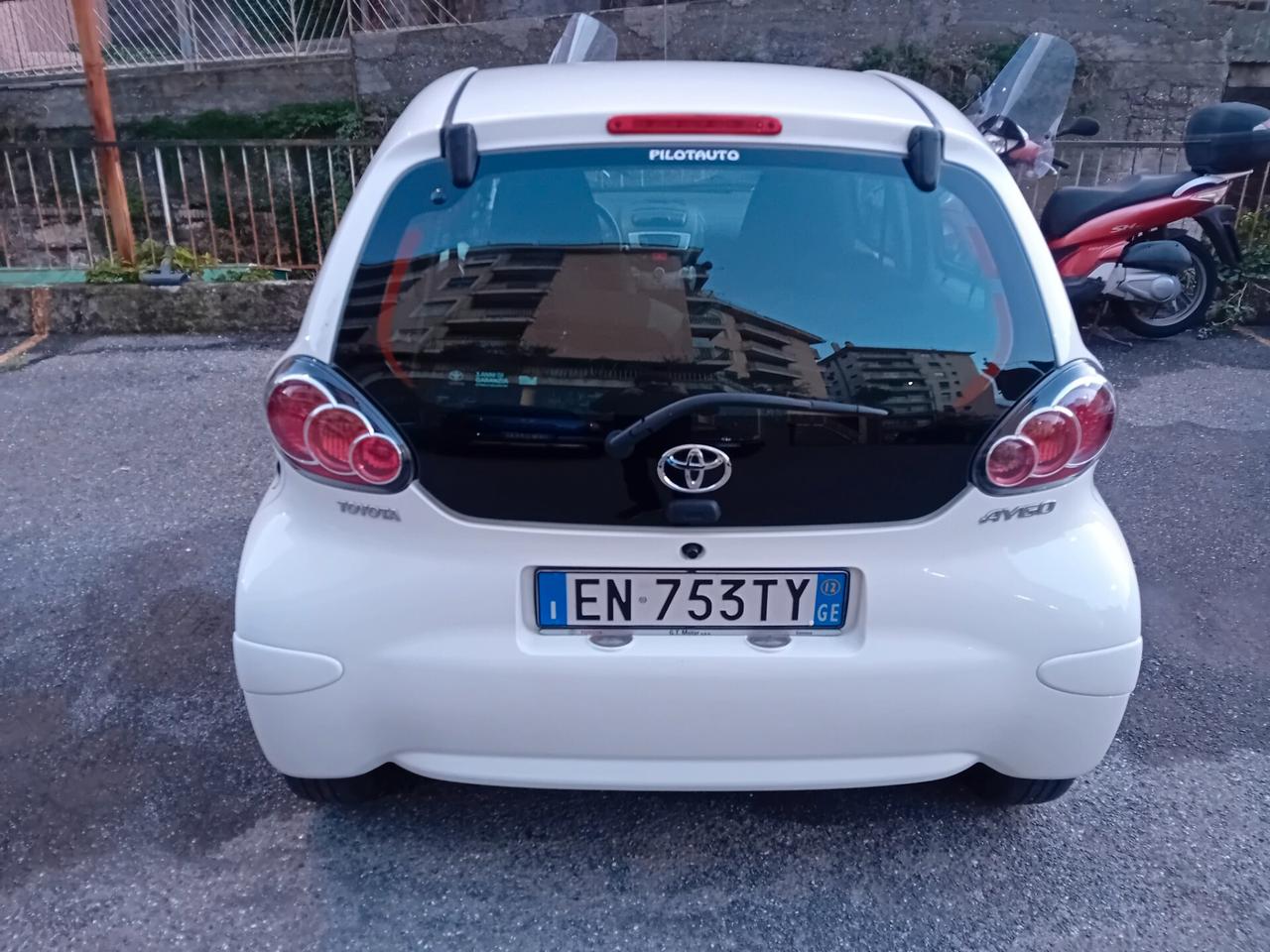 Toyota Aygo 1.0 12V VVT-i 5 porte Active Connect