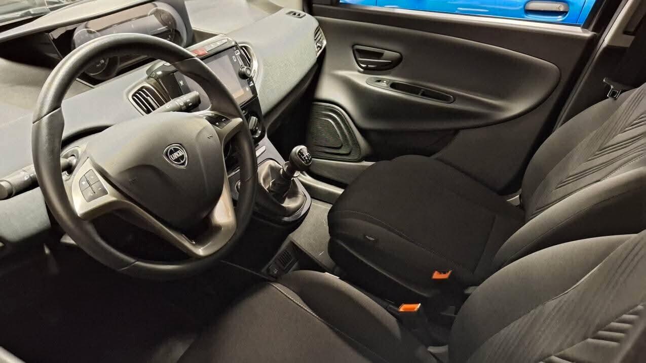 Lancia Ypsilon 1.0 hybrid gold plus full optional