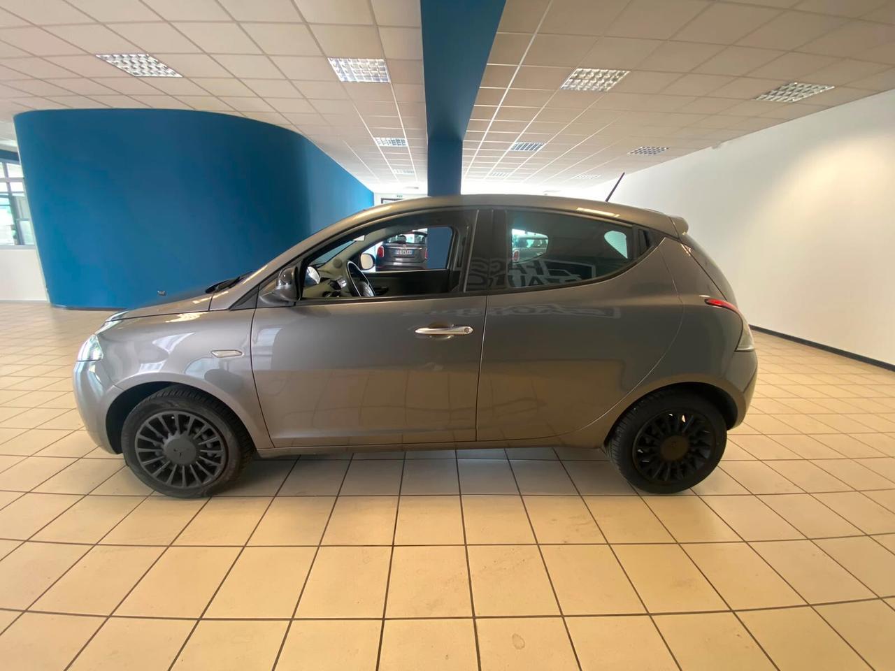 Lancia Ypsilon 1.0 FireFly 5 porte S&S Hybrid Ecochic Gold