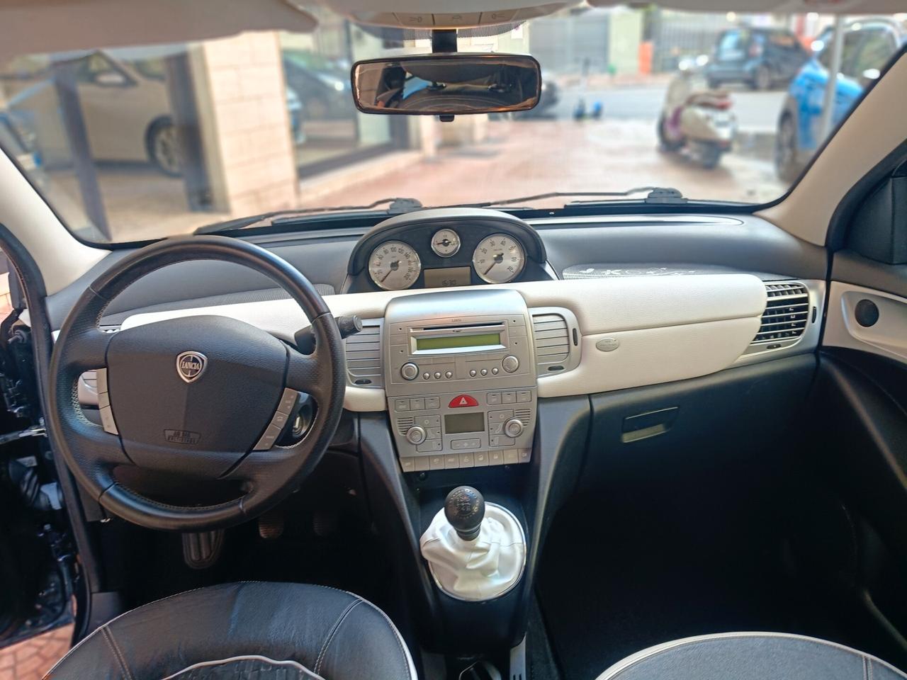 Lancia Ypsilon 1.2 Elle-Bicolor-BELLISSIMA-Euro4790-