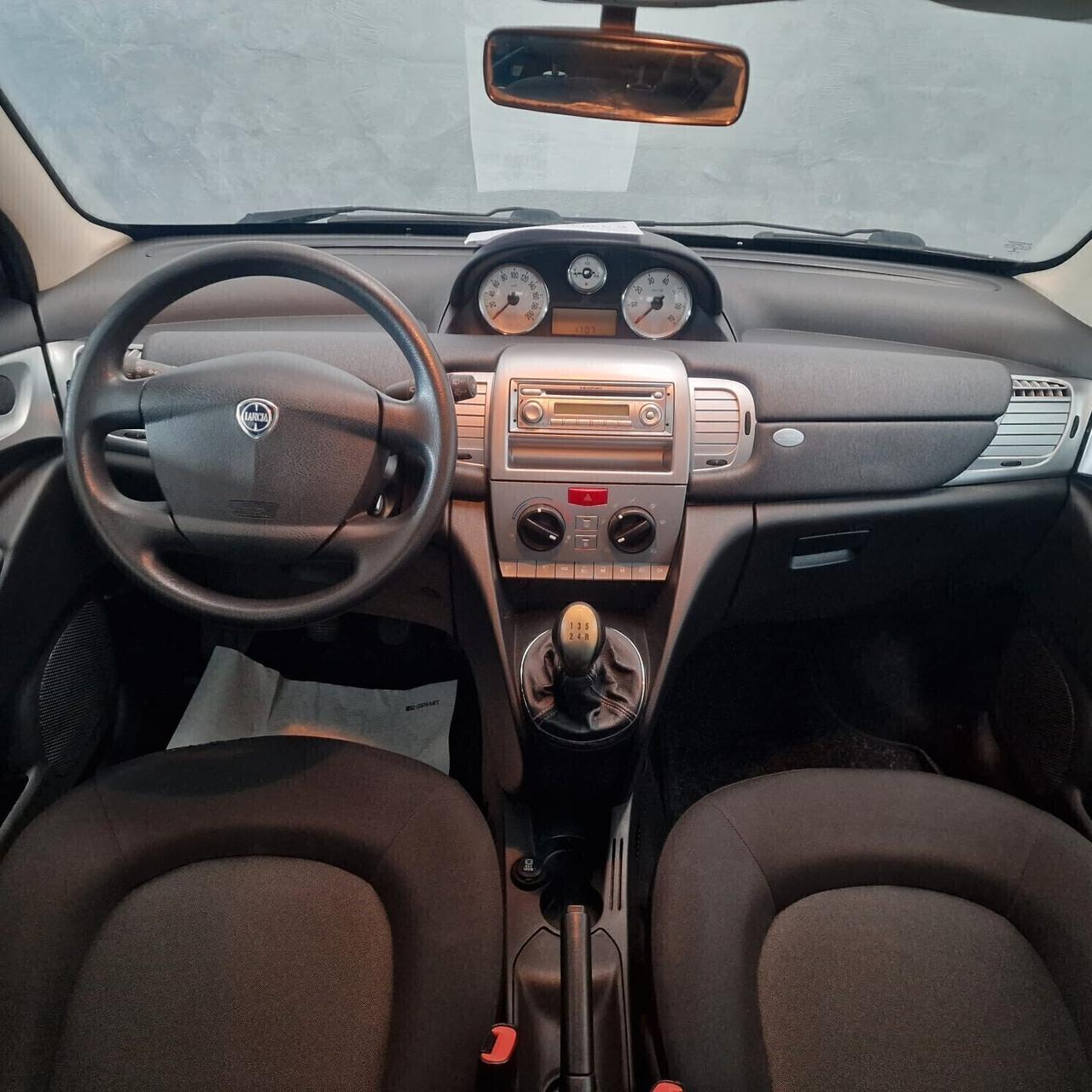 Lancia Ypsilon 1.3 MJT 75 CV Unyca