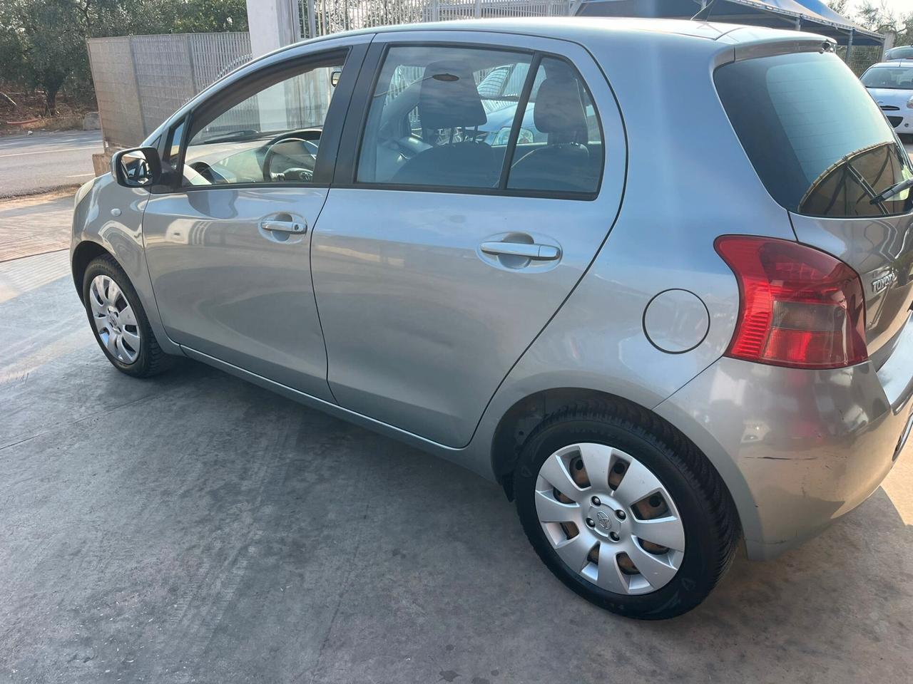 Toyota Yaris 1.0 5 porte Sol