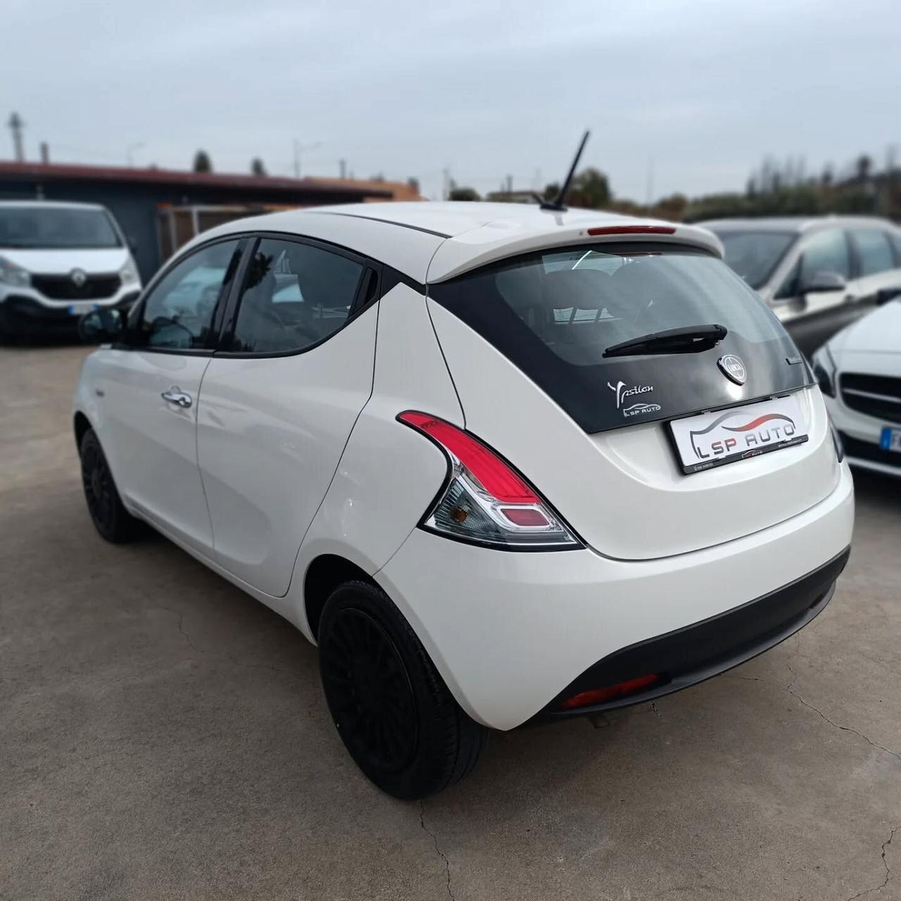 Lancia Ypsilon 1.0 S&S Hybrid Ecochic Silver IVA ESPOSTA