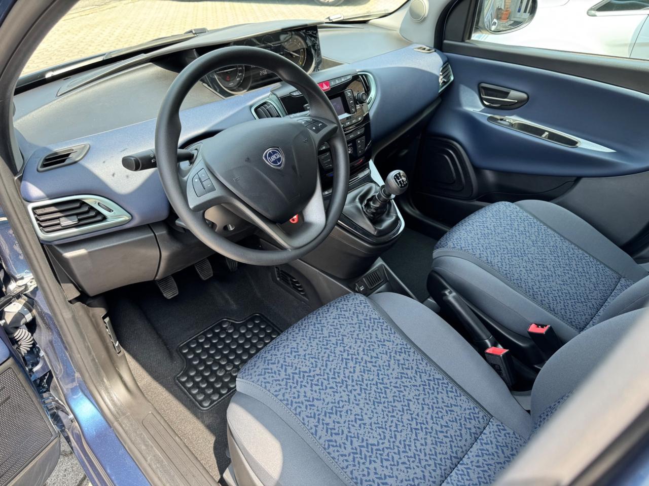 Lancia Ypsilon 1.0 FireFly 5 porte S&S Hybrid Oro