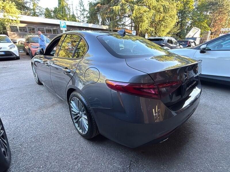 Alfa Romeo Giulia 2.2 Turbo AT8 180CV Super