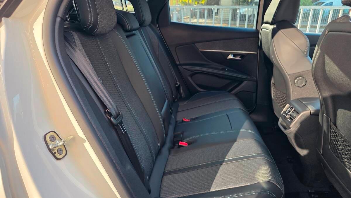 Peugeot 3008 II 1.6 hybrid phev Allure Pack 225cv e-eat8