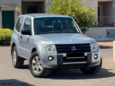 Mitsubishi Pajero 3.2 DI-D 16V aut. 3p. Instyle 200 CV gancio traino