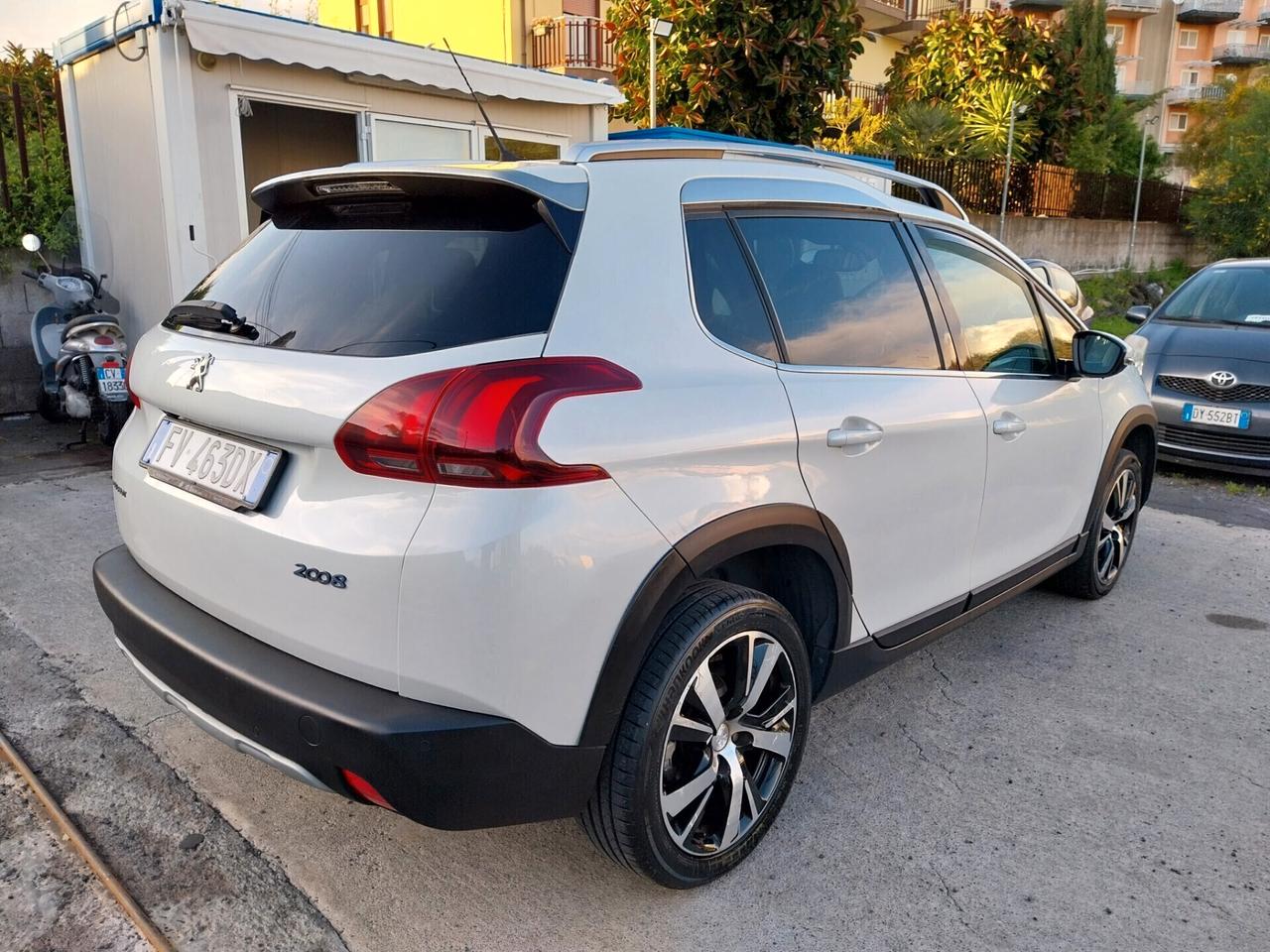 PEUGEOT 2008 1.6 DIESEL SOLO 90.000 KM ALLURE 2019