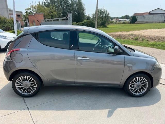 Lancia Ypsilon 1.2 69 CV 5 porte S&S Platinum