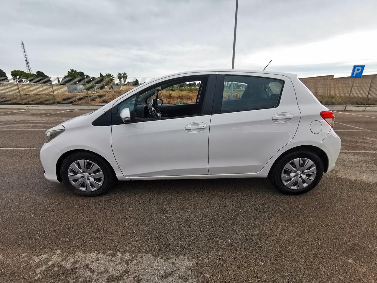 Toyota Yaris 1.4 D-4D 5P. Lounge - 2013