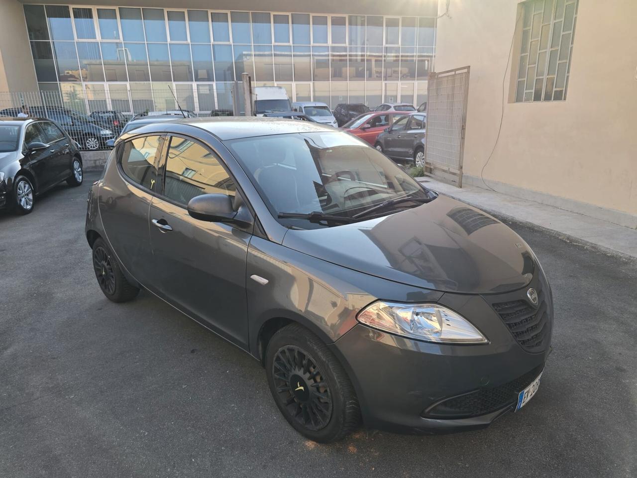 Lancia Ypsilon 1.2 69 CV 5 porte S&S Platinum