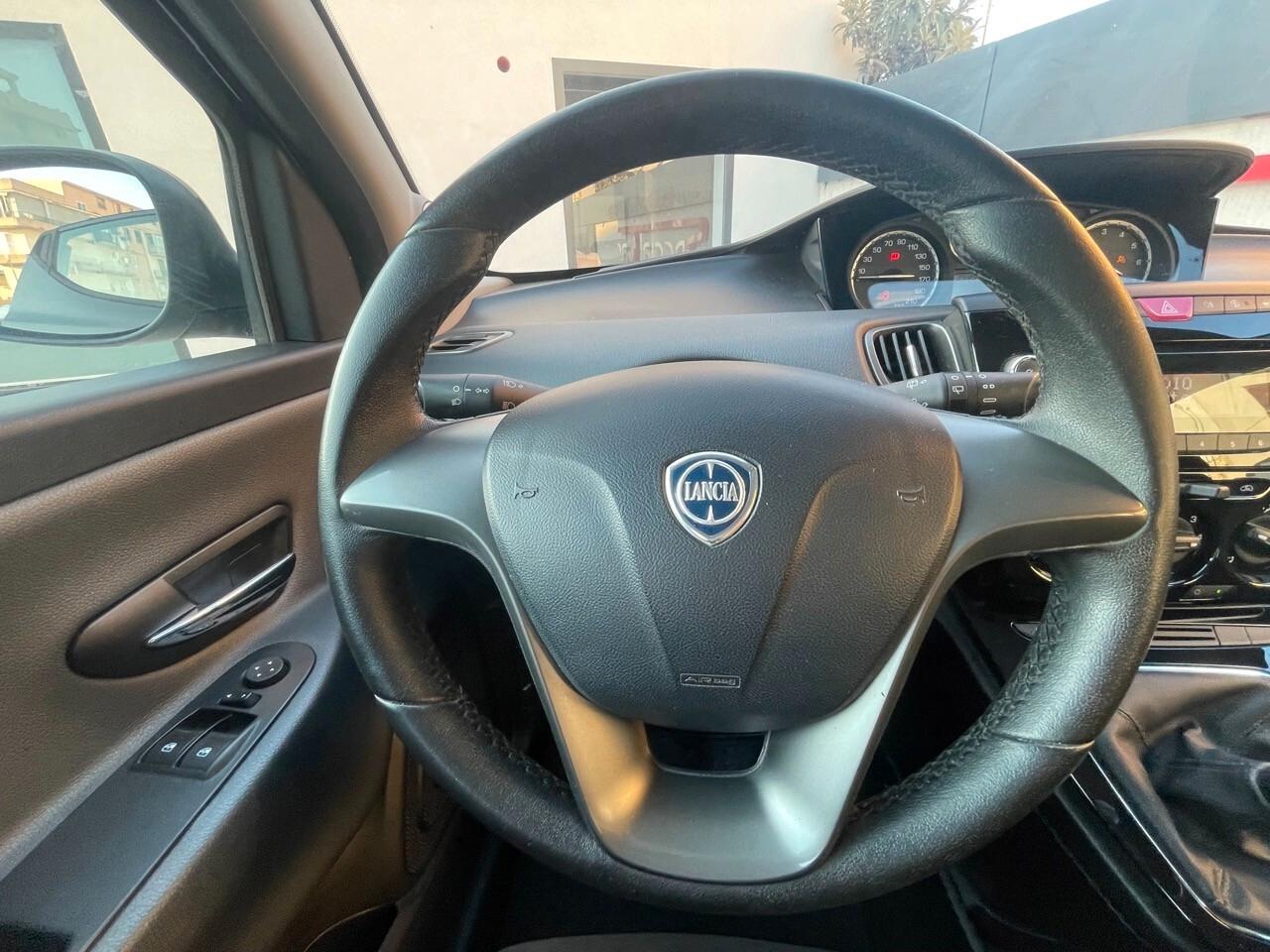 Lancia Ypsilon 1.2 69 CV 5 porte S&S Platinum